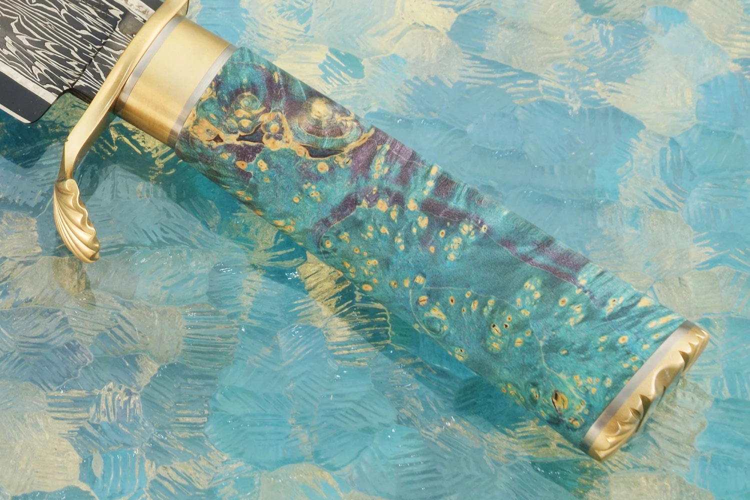 Damascus Clamshell Bowie With Maple 3 Damascus Clamshell Bowie With Maple - Image 3