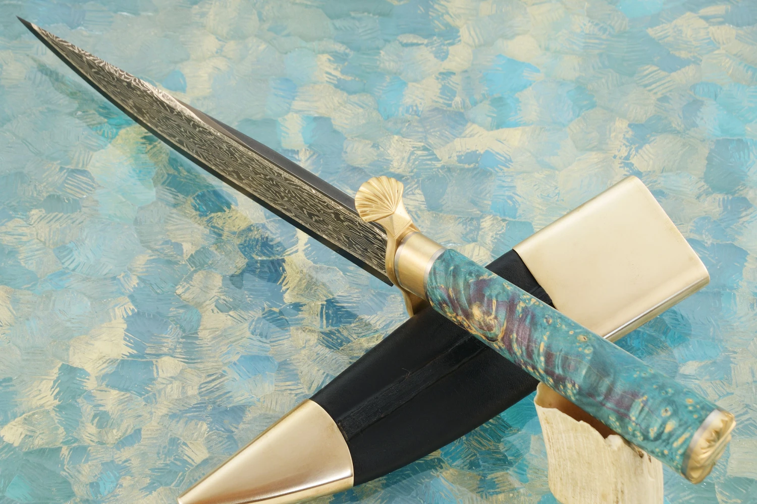 Damascus Clamshell Bowie With Maple 4 Damascus Clamshell Bowie With Maple - Image 4