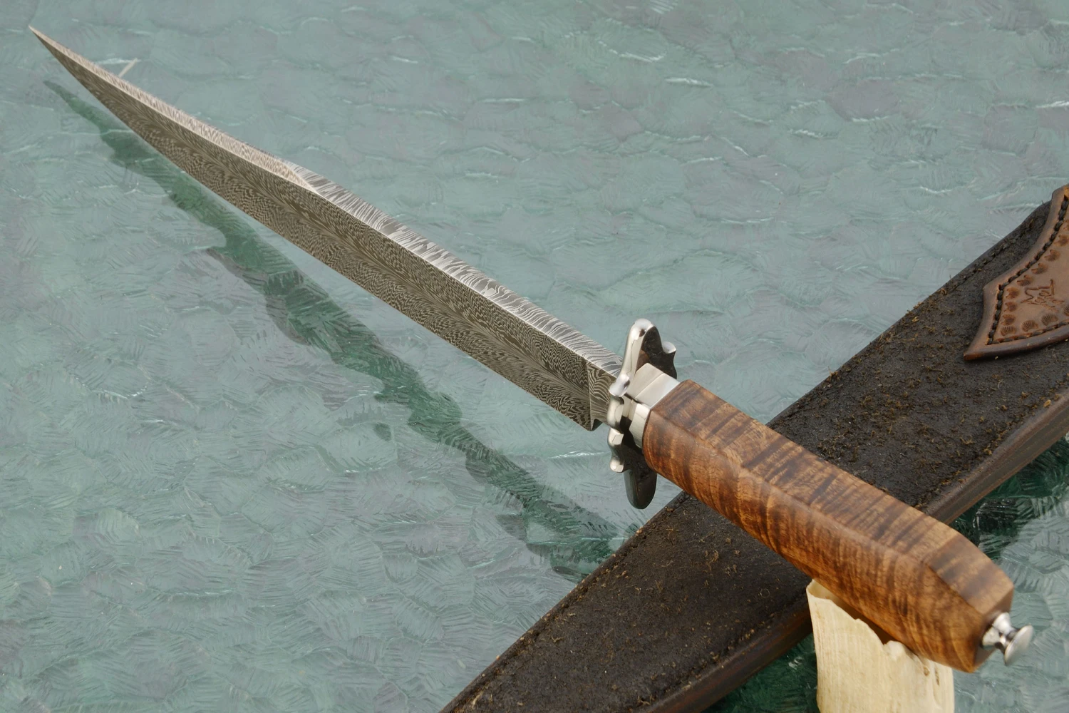 Feather Damascus Take-Down Bowie With Tasmanian Blackwood 4 Feather Damascus Take-Down Bowie With Tasmanian Blackwood - Image 4