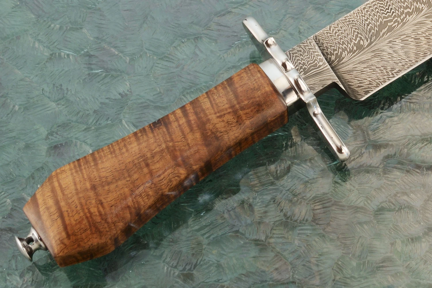 Feather Damascus Take-Down Bowie With Tasmanian Blackwood 5 Feather Damascus Take-Down Bowie With Tasmanian Blackwood - Image 5