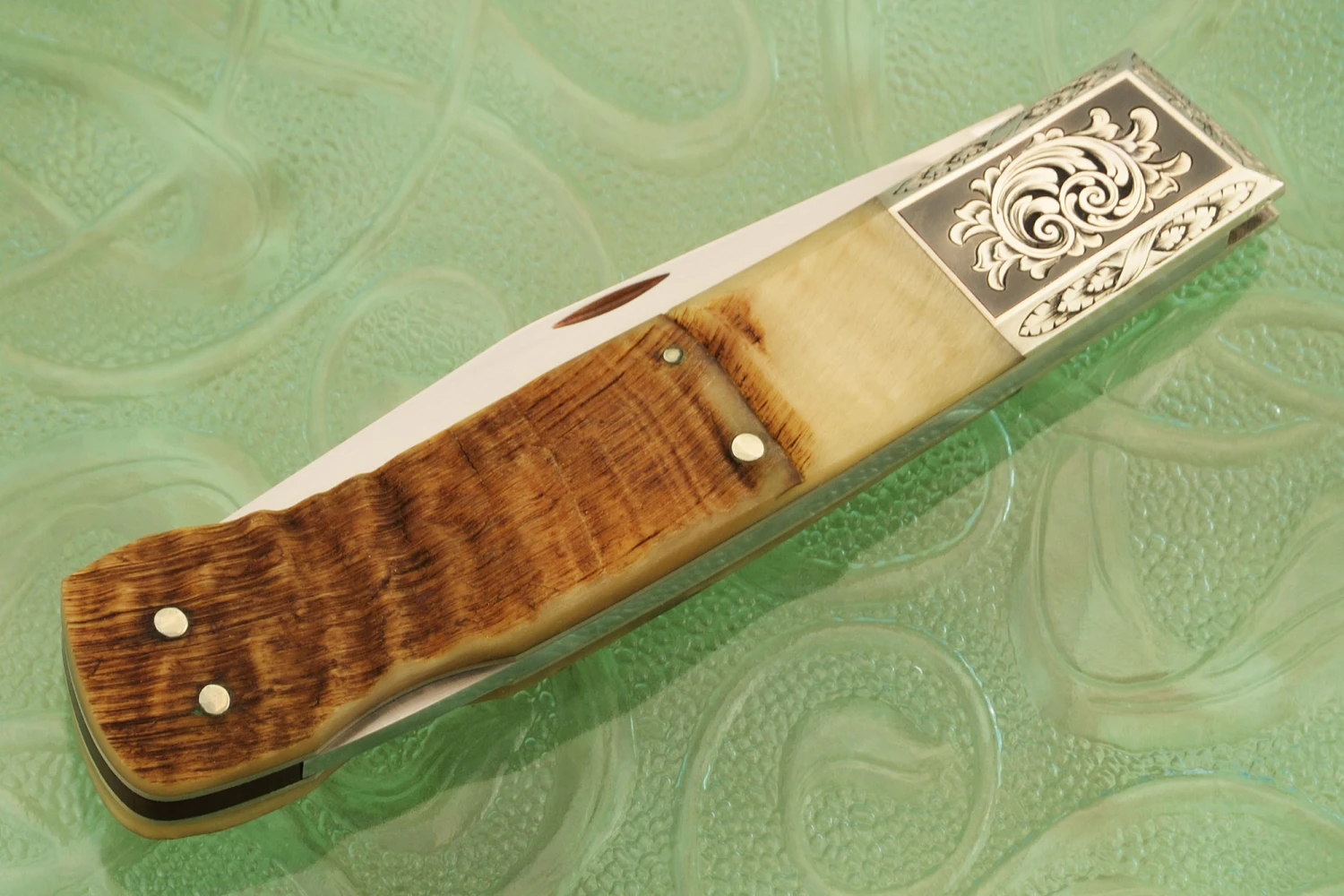 Engraved Backlock Folder With Sheep Horn 2 Engraved Backlock Folder With Sheep Horn - Image 2