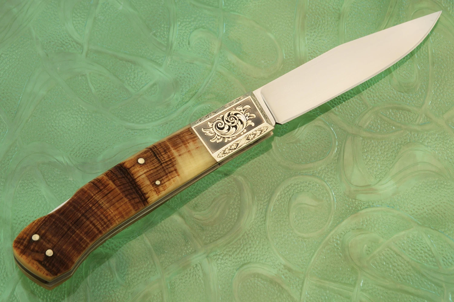 Engraved Backlock Folder With Sheep Horn 5 Engraved Backlock Folder With Sheep Horn - Image 5