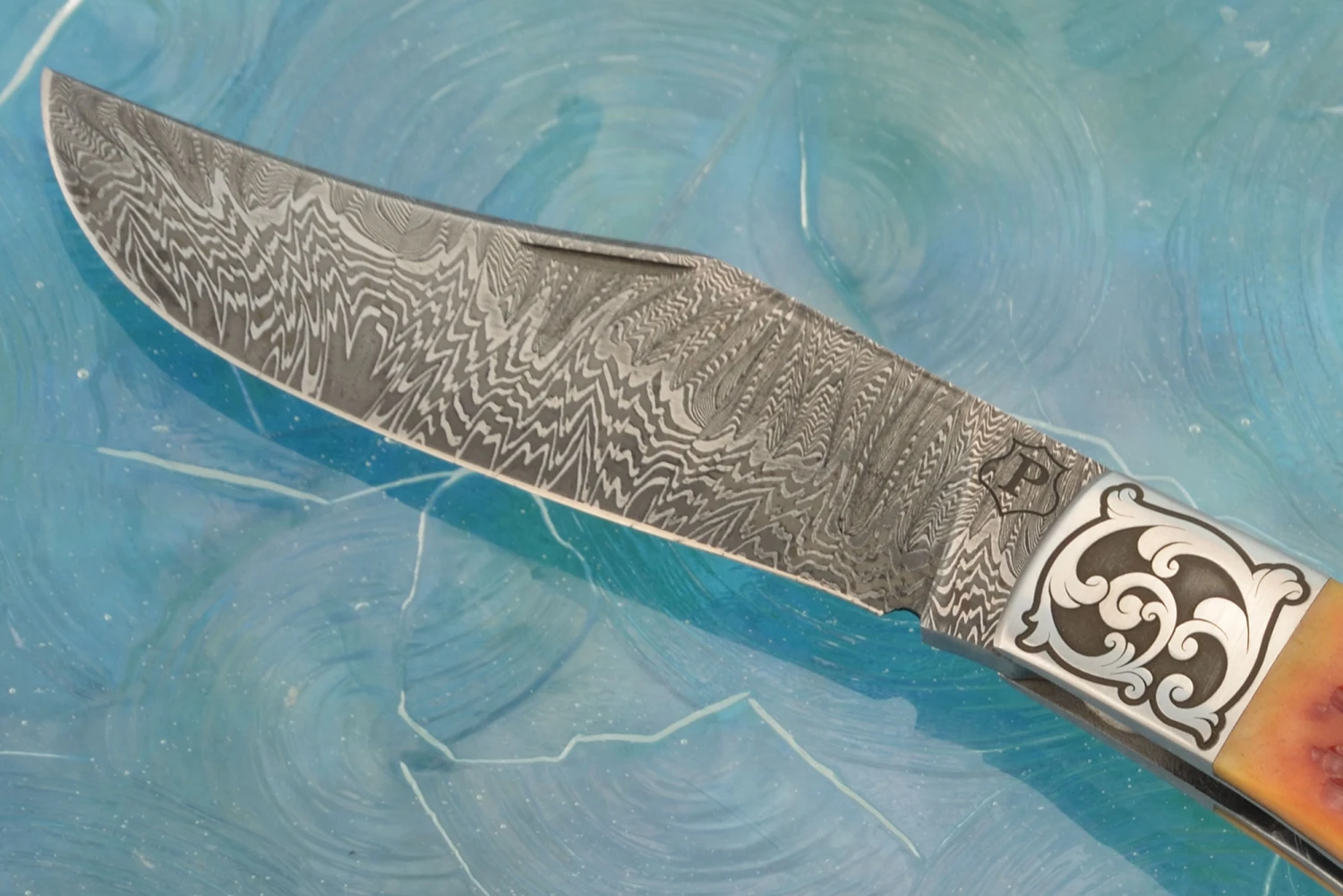 Damascus Slipjoint Trapper With Amber Jigged Bone 3 Damascus Slipjoint Trapper With Amber Jigged Bone - Image 3