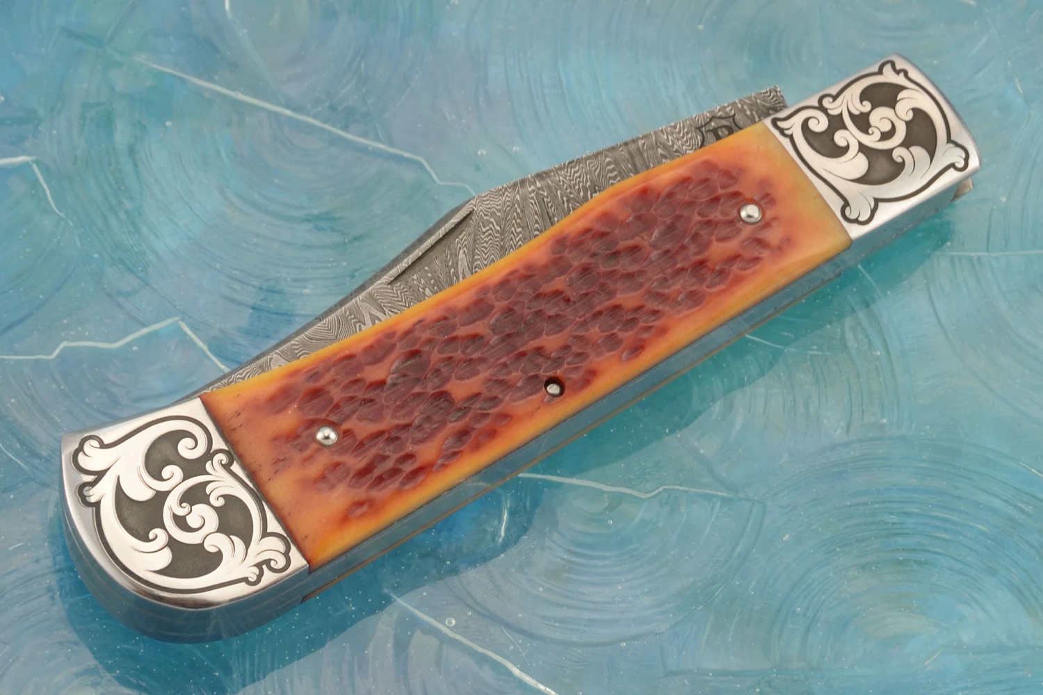 Damascus Slipjoint Trapper With Amber Jigged Bone 4 Damascus Slipjoint Trapper With Amber Jigged Bone - Image 4