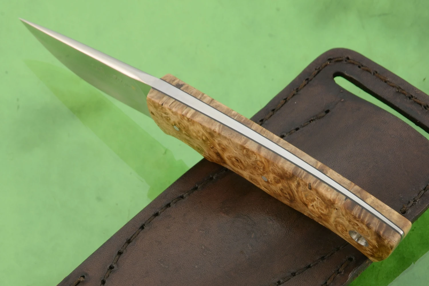 Field Ant Skinner With Amboyna Burl - M390 4 Field Ant Skinner With Amboyna Burl - M390 - Image 4