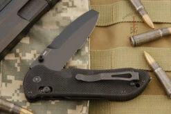 Benchmade Triage (916SBK) With Black G10, Serrated -Optimal Knives Store 107066 4 x