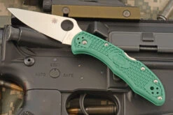 Spyderco Delica 4 Lightweight With Green FRN And VG-10 (C11FPGR)