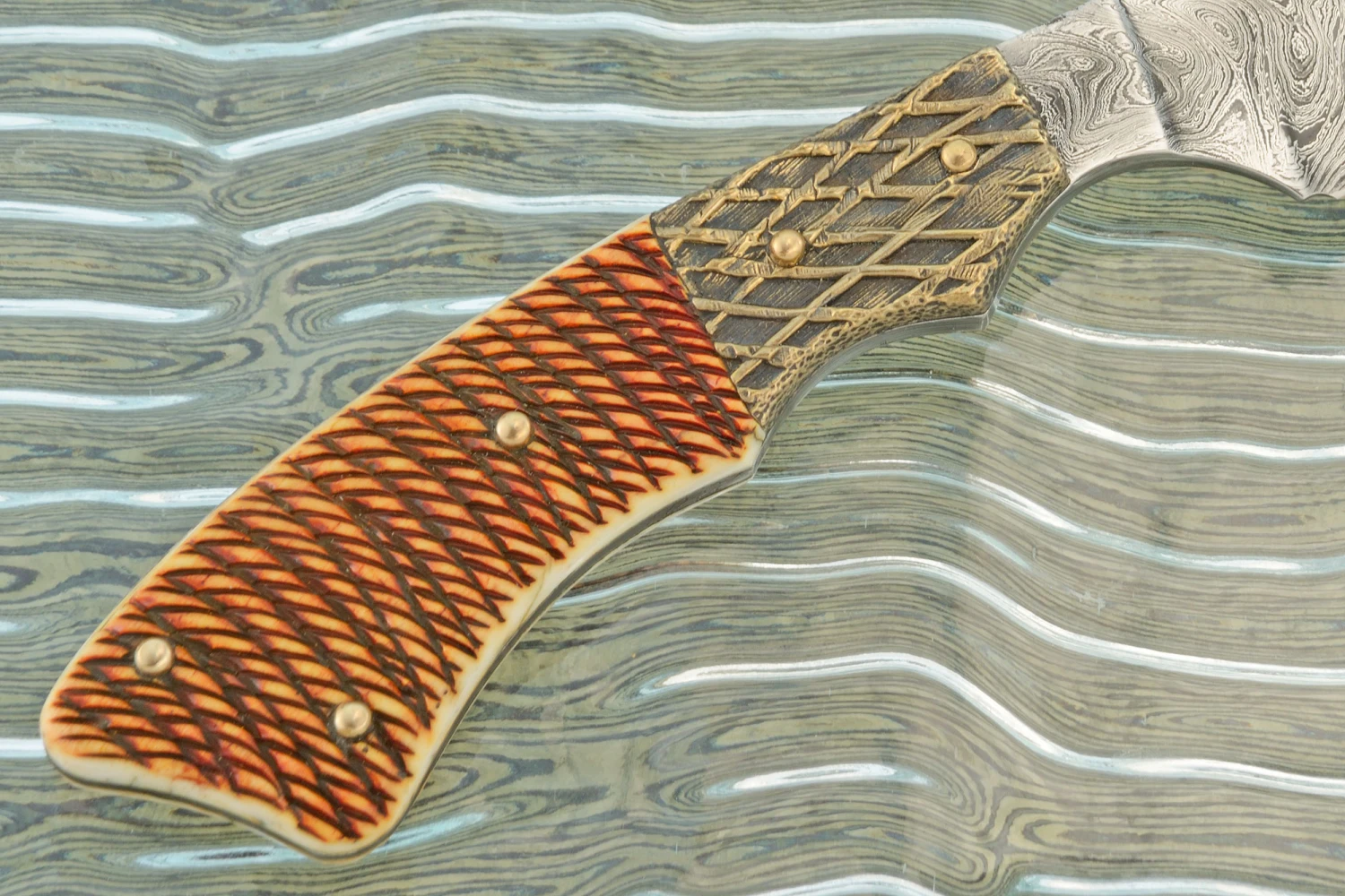 Damascus Batwing Hunter With Jigged Bone And Bronze 5 Damascus Batwing Hunter With Jigged Bone And Bronze - Image 5