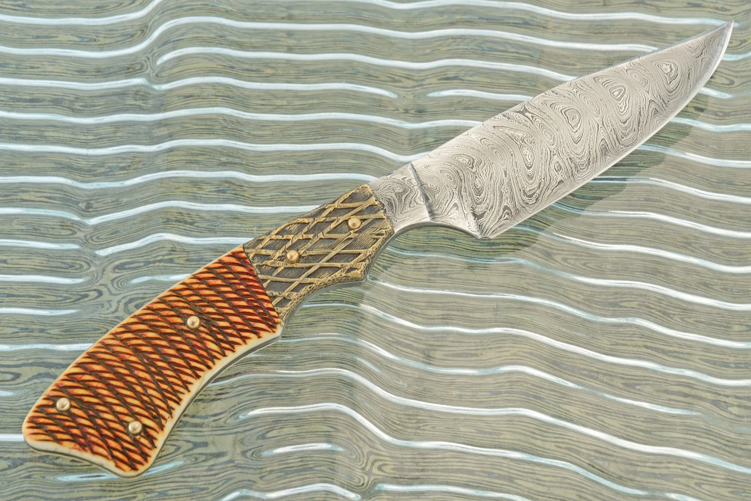 Damascus Batwing Hunter With Jigged Bone And Bronze 7 Damascus Batwing Hunter With Jigged Bone And Bronze - Image 7