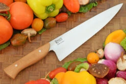 Chef's Knife With Oak (8-1/2 In.) - 52100 Carbon Steel