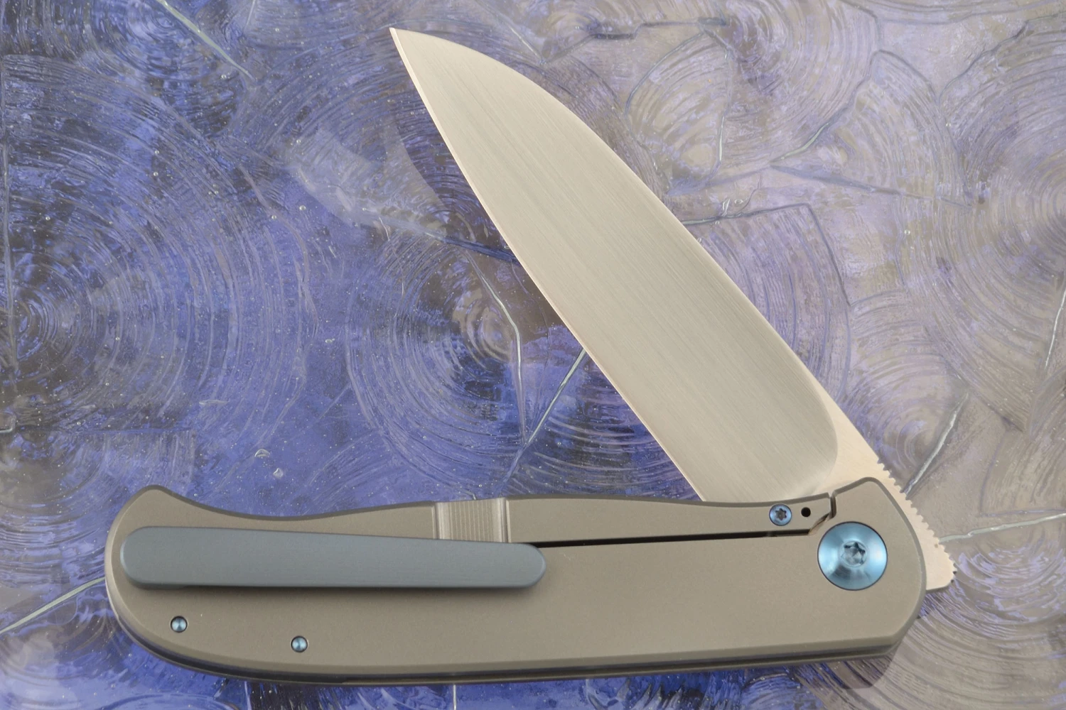 Atlas SFL Framelock Front Flipper With Blue Dark Matter FatCarbon Inlay - Elmax - LEFT HANDED 4 Atlas SFL Framelock Front Flipper With Blue Dark Matter FatCarbon Inlay - Elmax - LEFT HANDED - Image 4