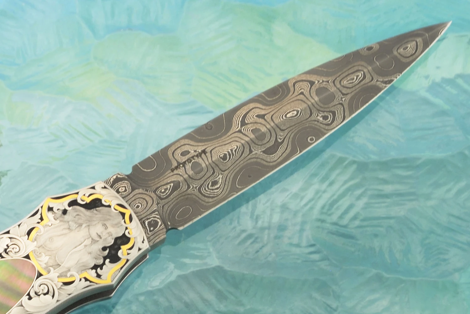 Damascus Backlock Interframe With Bulino Engraving And Blacklip Mother Of Pearl (Prototype) 6 Damascus Backlock Interframe With Bulino Engraving And Blacklip Mother Of Pearl (Prototype) - Image 6