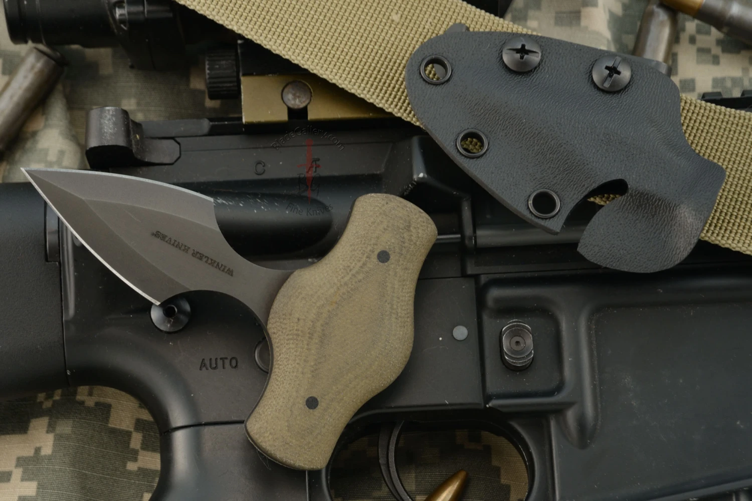 Push Dagger With Green Laminate 1 Push Dagger With Green Laminate