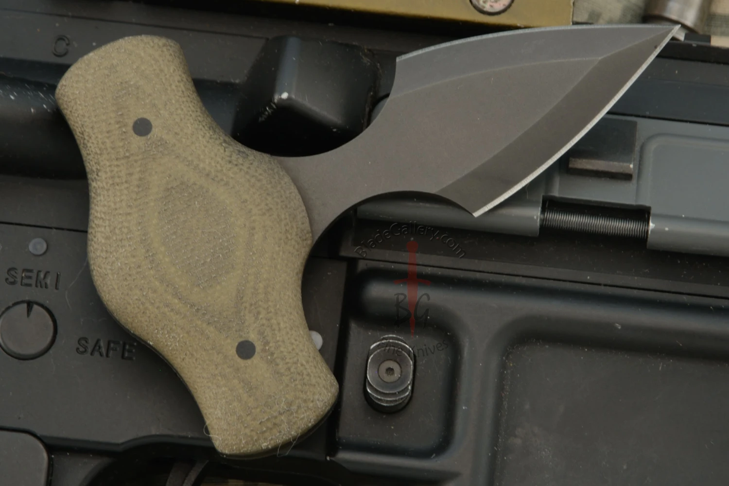 Push Dagger With Green Laminate 4 Push Dagger With Green Laminate - Image 4