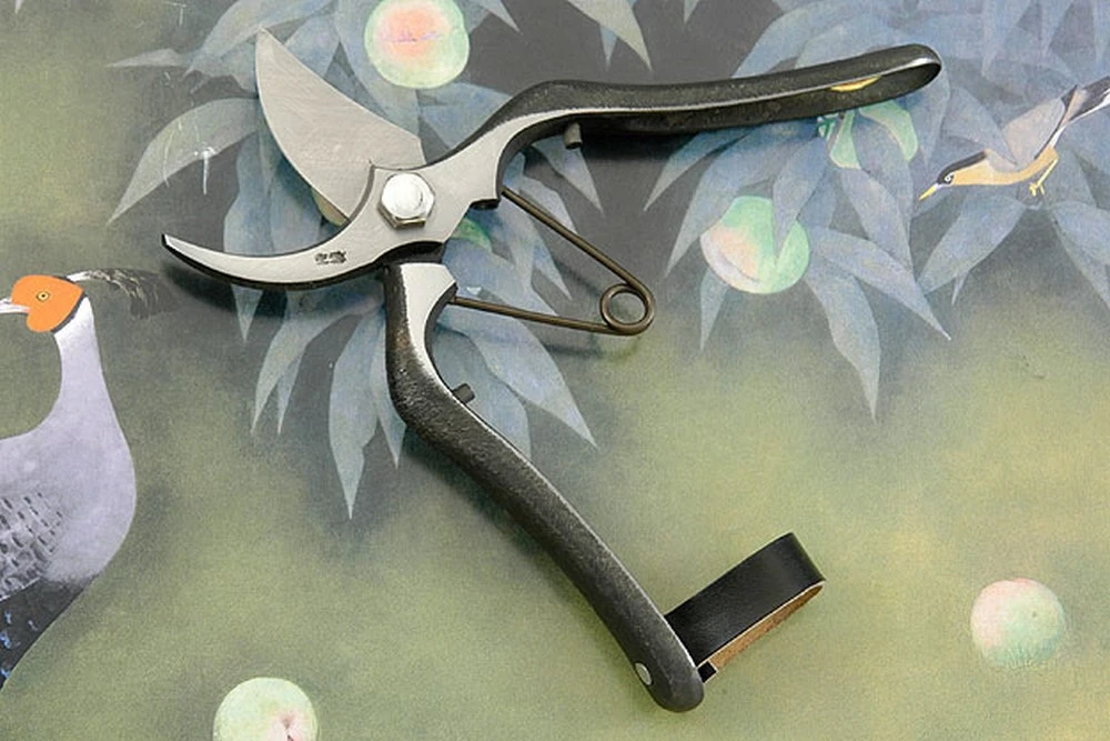 Japanese Pruning Shears For Small Hands 1 1/4 In., 6 In. Total Length 2 Japanese Pruning Shears For Small Hands 1 1/4 In., 6 In. Total Length - Image 2
